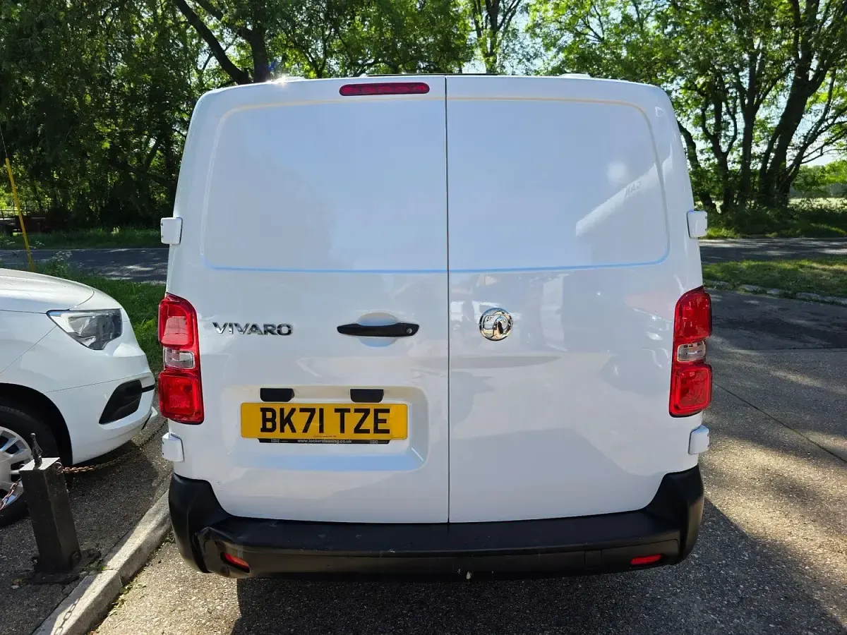 Used Vauxhall Vivaro Edition 100 HP (73 kW) 2021 White MPV