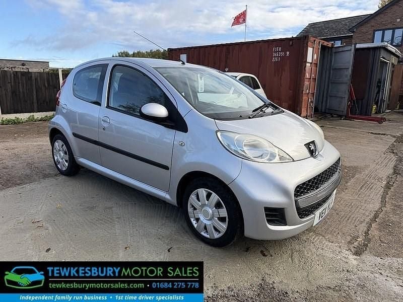 Silver Used 2011 Peugeot 107 Hatchback | £2,495 (Fair price) - Image 1/4