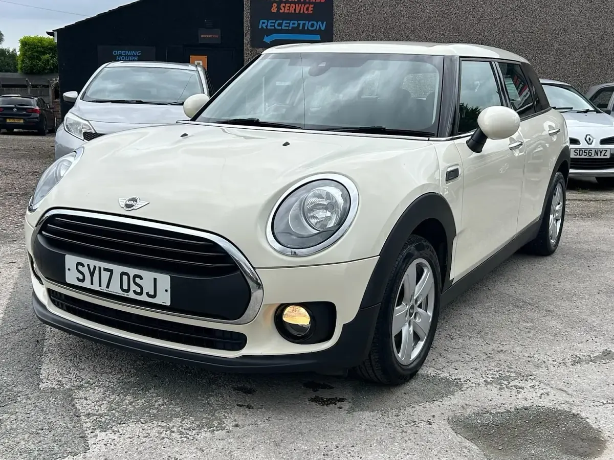 Used Mini One Clubman 116 HP (85 kW) 2017 White Estate