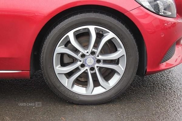 Used Mercedes C200 136 HP (100 kW) 2016 Red Sedan