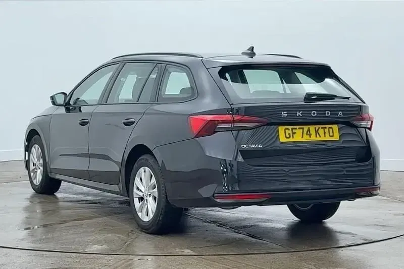 Gebraucht Skoda Octavia SE Technology 113 PS (83 kW) 2024 Schwarz Kombi