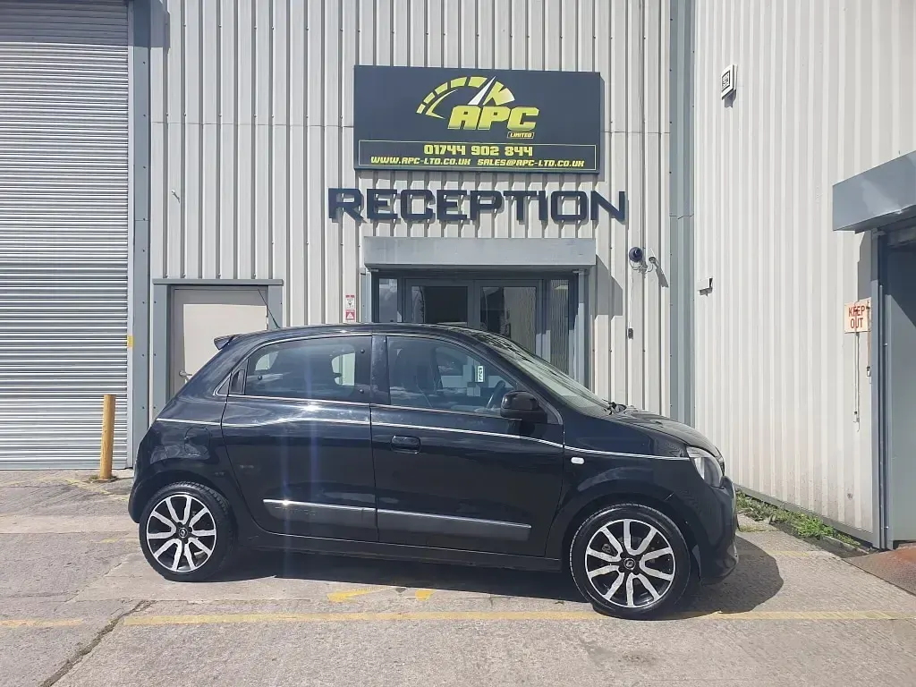 Used Renault Twingo Dynamique 70 HP (51 kW) 2015 Black Hatchback