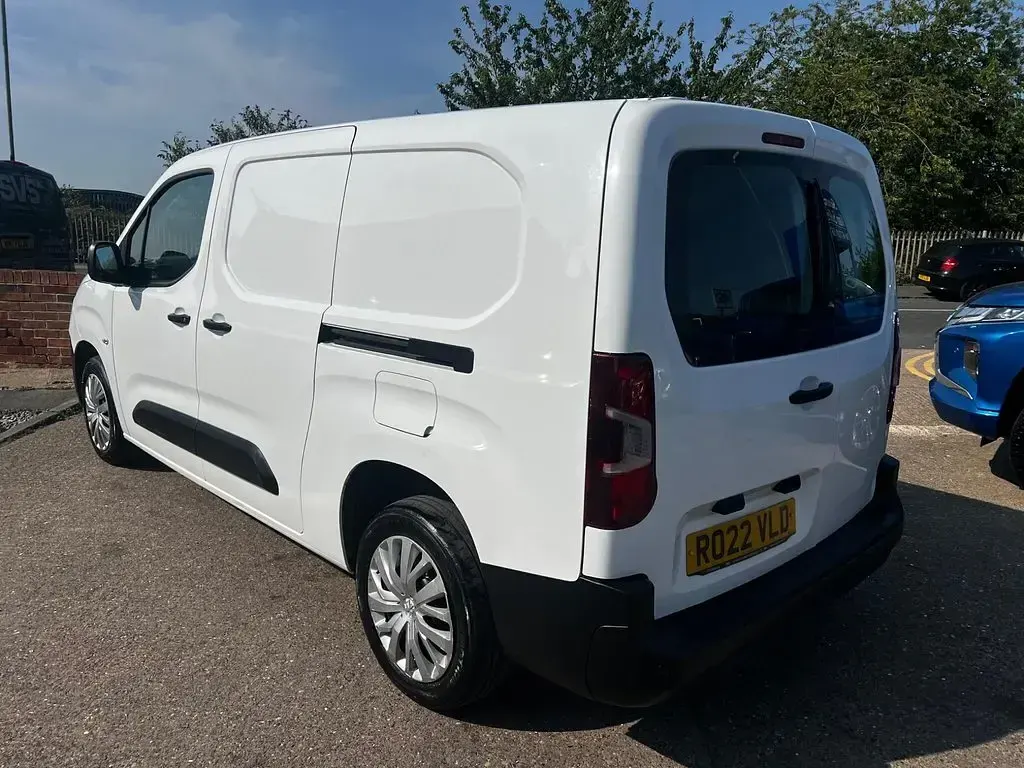 Used Peugeot Partner Premium 131 HP (96 kW) 2022 White MPV