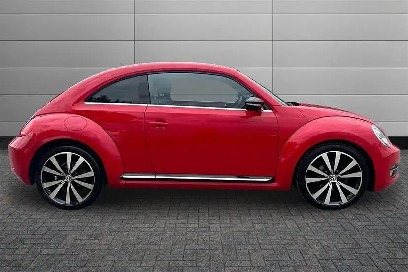 Używany VW Beetle Sportline 140 KM (102 kW) 2014 Czerwony Hatchback