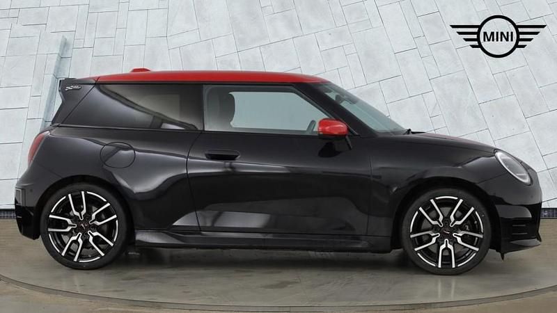 Used Mini Cooper Hatch 133 kW (181 HP) 2024 Black Hatchback
