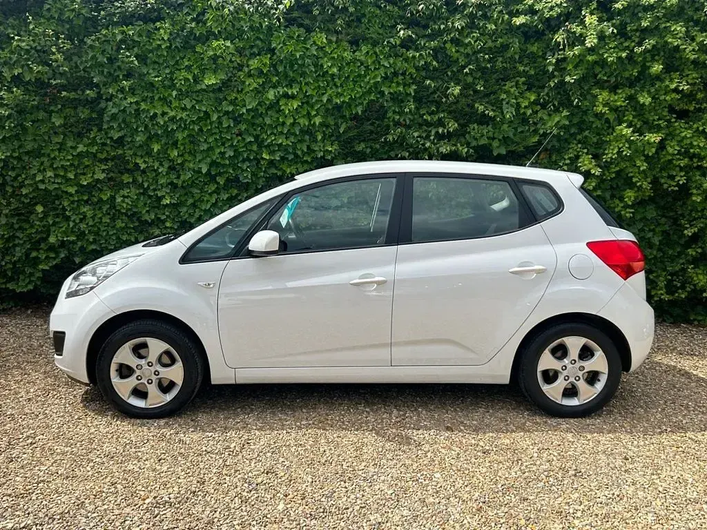 Used Kia Venga 89 HP (65 kW) 2011 White Hatchback