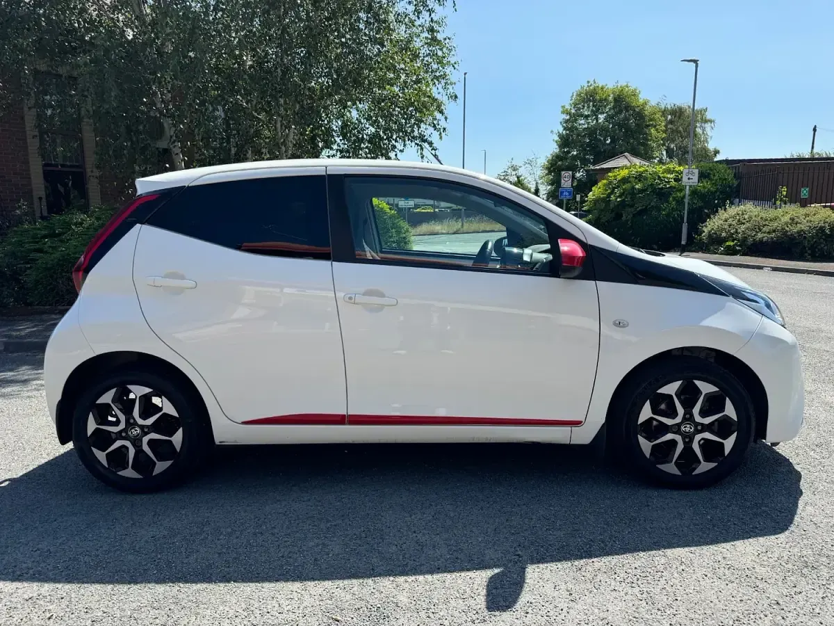 Used Toyota Aygo Trend 72 HP (52 kW) 2019 White Hatchback