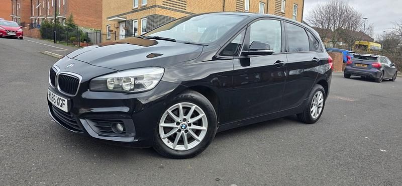 Begagnad BMW 218 2016 Svart Halvkombi