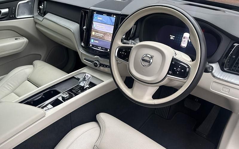 Used Volvo XC60 Ultimate 250 HP (183 kW) 2023 Black SUV