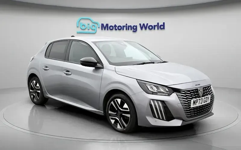 Usado Peugeot 208 Allure 101 HP (74 kW) 2024 Cinzento Citadino