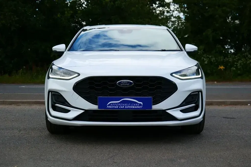 Used Ford Focus ST-Line 125 HP (91 kW) 2023 White Hatchback
