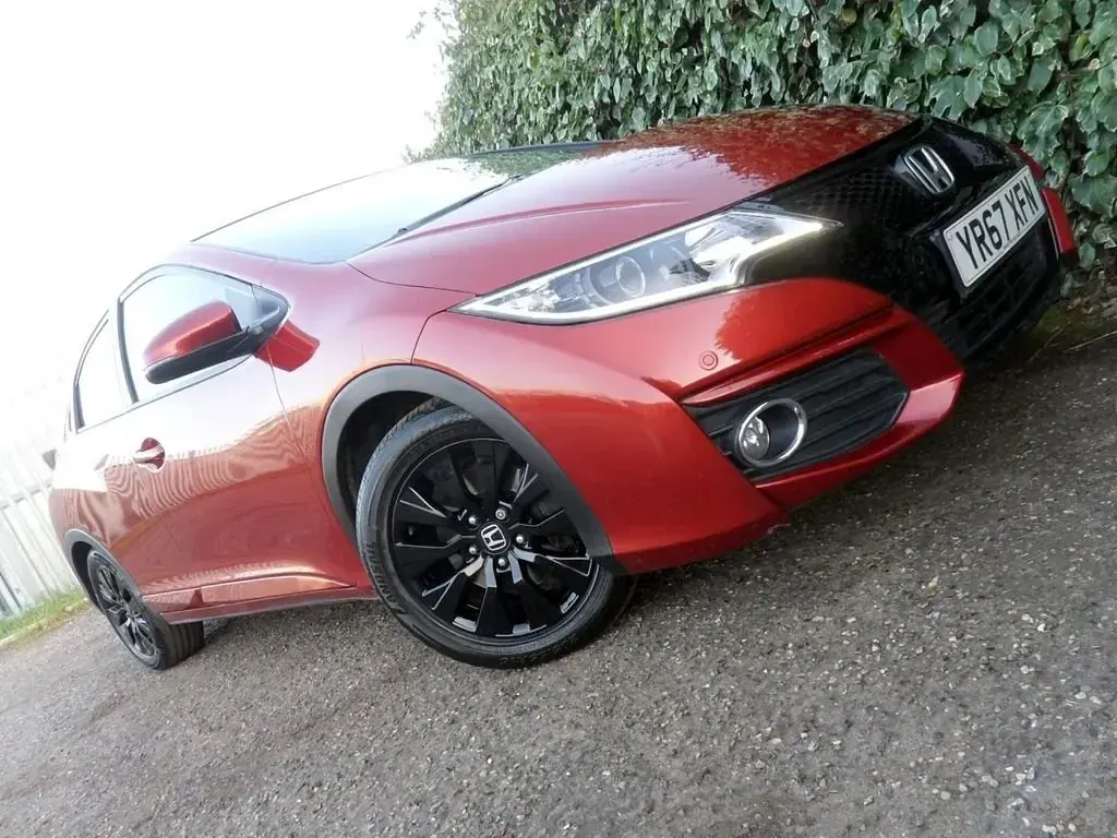 Begagnad Honda Civic SR 120 HK (88 kW) 2017 Röd Halvkombi