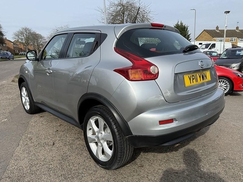 Begagnad Nissan Juke Acenta 2011 Silver SUV