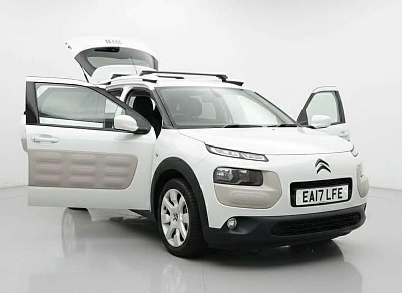 Used Citroën C4 PureTech 2017 White SUV