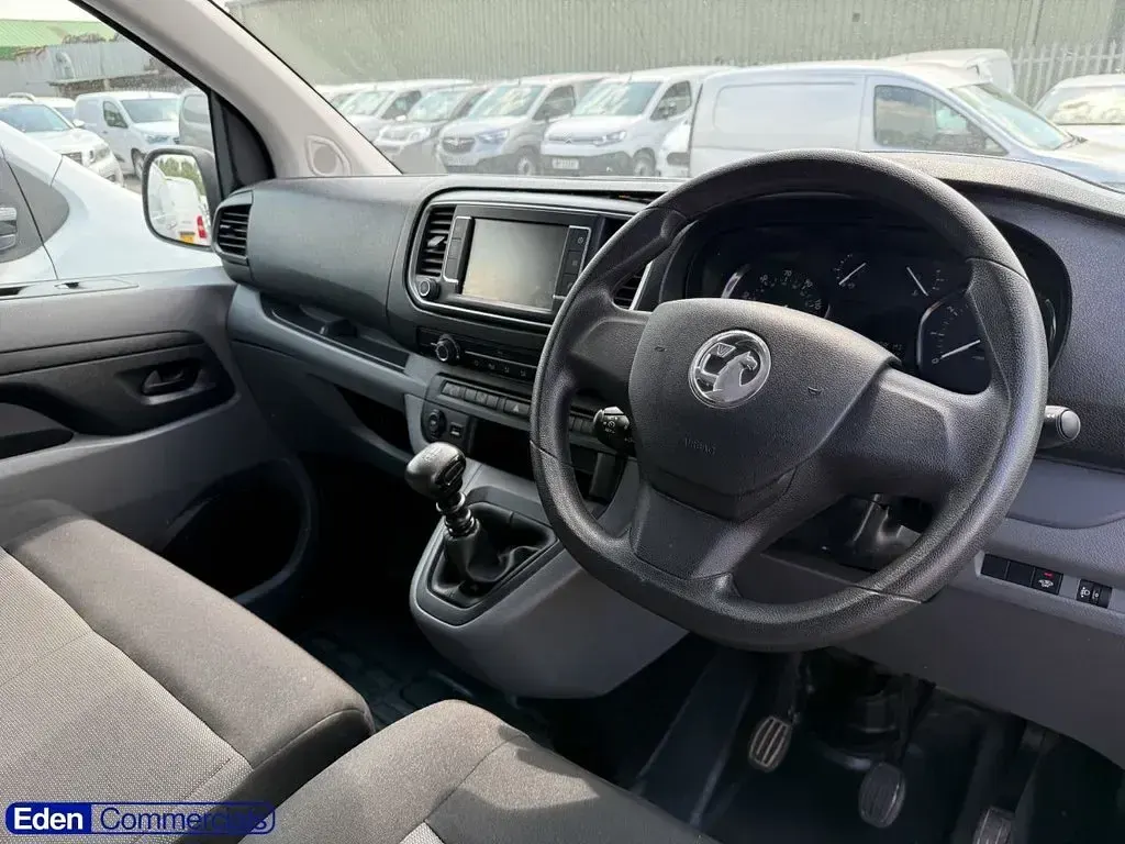 Used Vauxhall Vivaro 100 HP (73 kW) 2022 White MPV