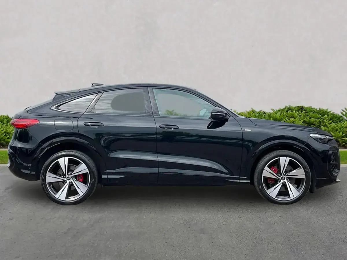 Begagnad Audi Q5 Performance 204 HK (150 kW) 2025 Svart SUV
