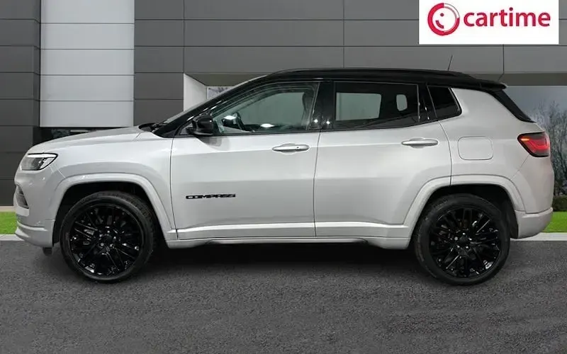 Used Jeep Compass 241 HP (177 kW) 2023 Silver/black SUV