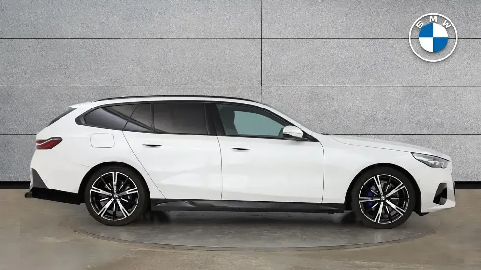Used BMW 520 M Sport 205 HP (150 kW) 2025 White Estate