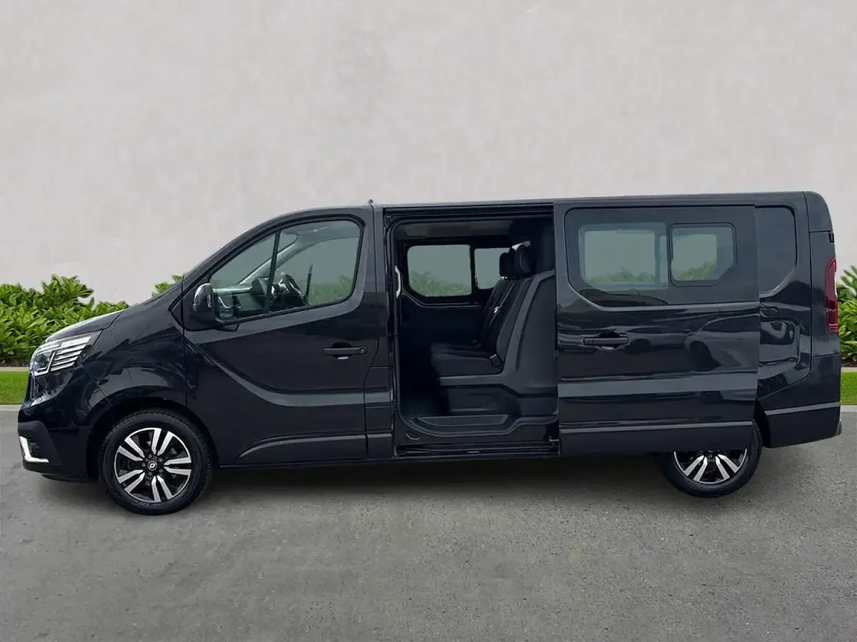 Used Renault Trafic 170 HP (125 kW) 2024 Black MPV