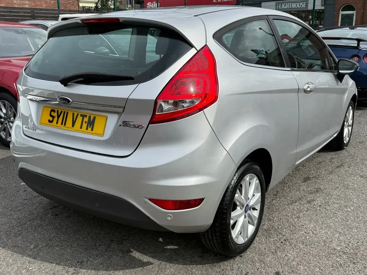 Used Ford Fiesta Zetec 96 HP (70 kW) 2011 Silver Hatchback