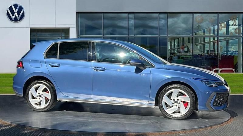 Second-hand VW Golf VIII GTE 272 CP (200 kW) 2025 Albastru