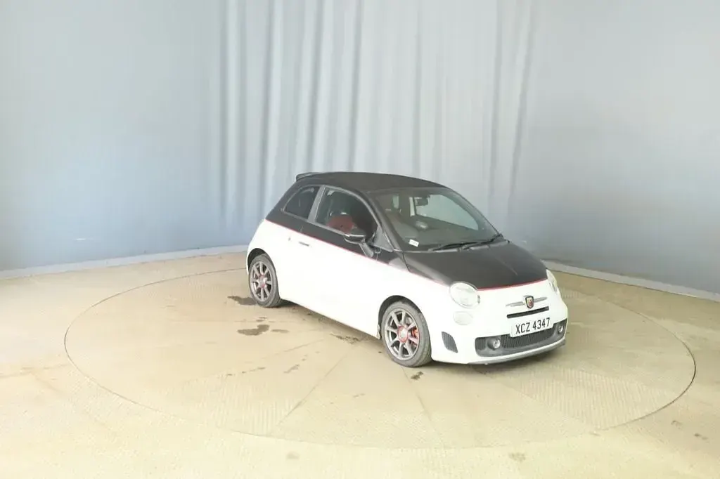 Begagnad Abarth 500C 140 HK (102 kW) 2011 Svart Cab