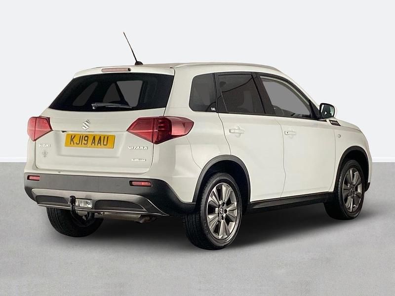 Used Suzuki Vitara SZ-T 112 HP (82 kW) 2019 White Hatchback