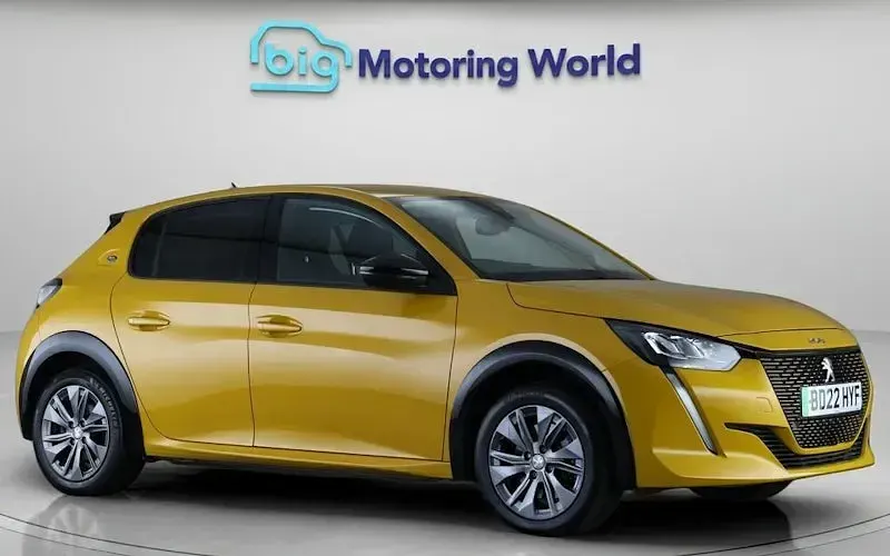 Used Peugeot e-208 Allure Premium 100 kW (136 HP) 2022 Hatchback