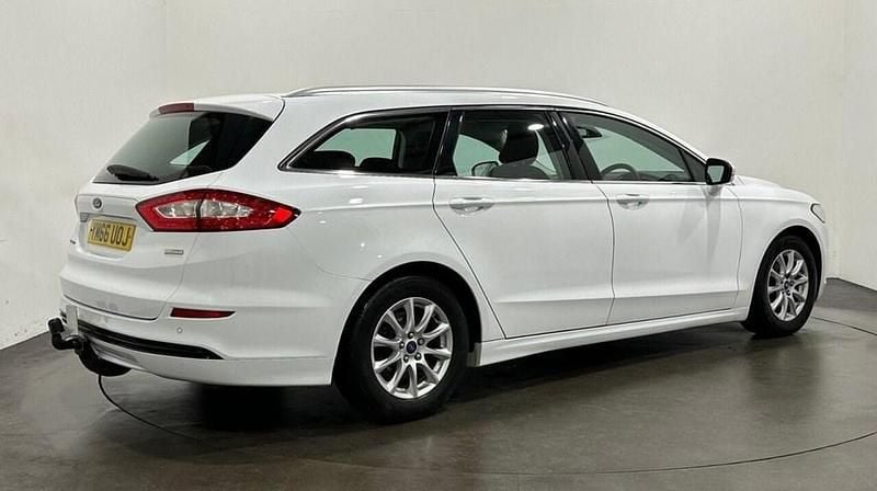 Used Ford Mondeo Titanium 120 HP (88 kW) 2017 White Estate
