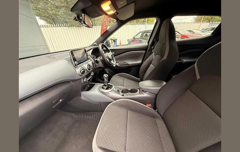Used Nissan Juke N-Connecta 112 HP (82 kW) 2022 Grey SUV