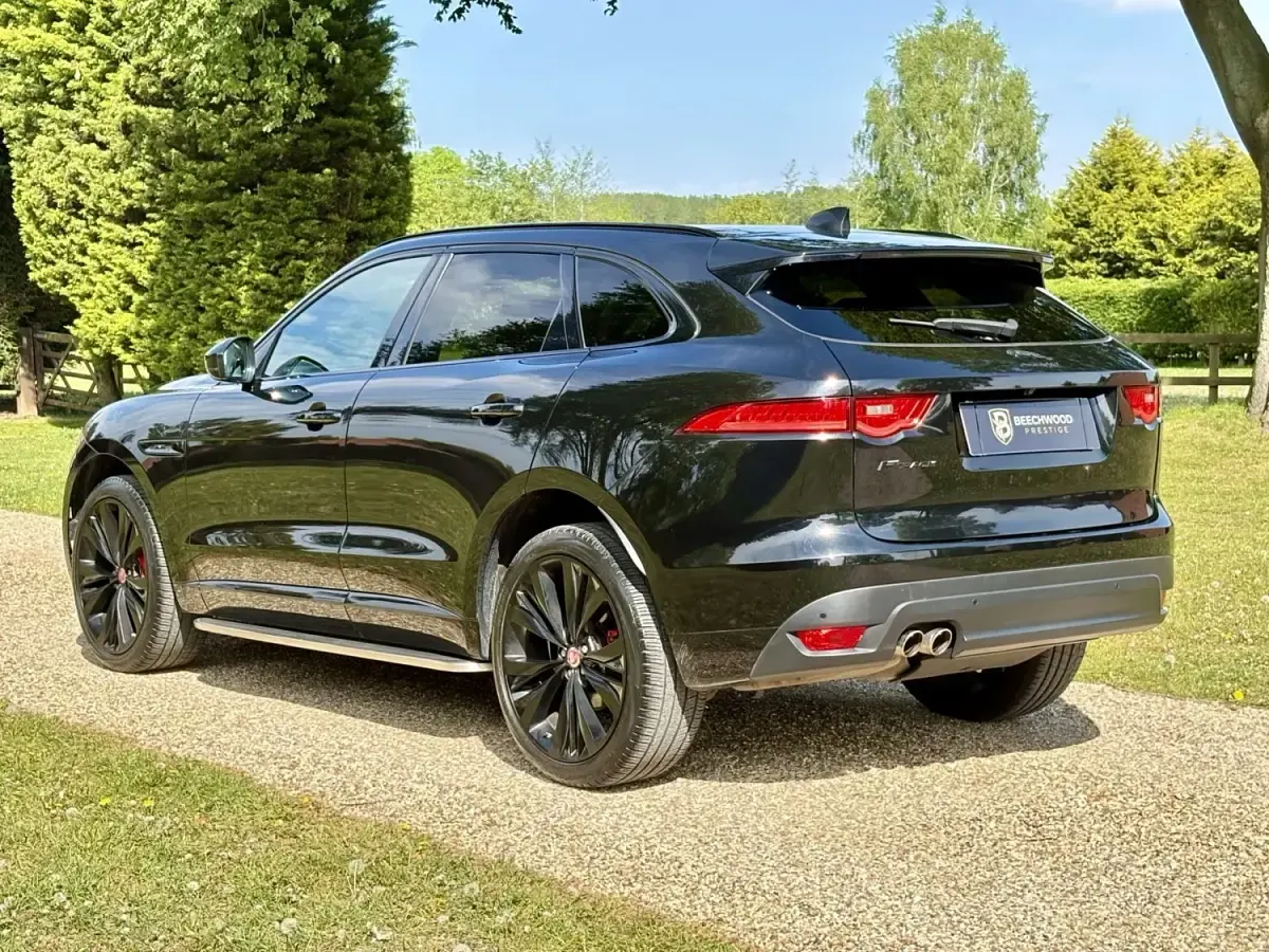 Second-hand Jaguar F-Pace Chequered Flag 180 CP (132 kW) 2020 Negru SUV