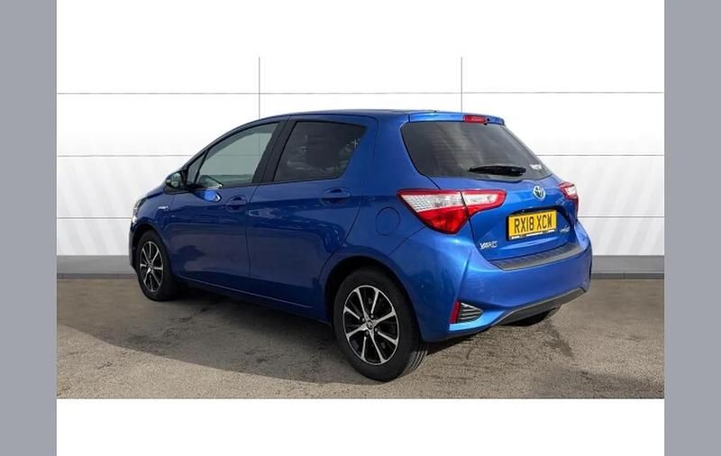 Used Toyota Yaris Hybrid 101 HP (74 kW) 2018 Blue Hatchback