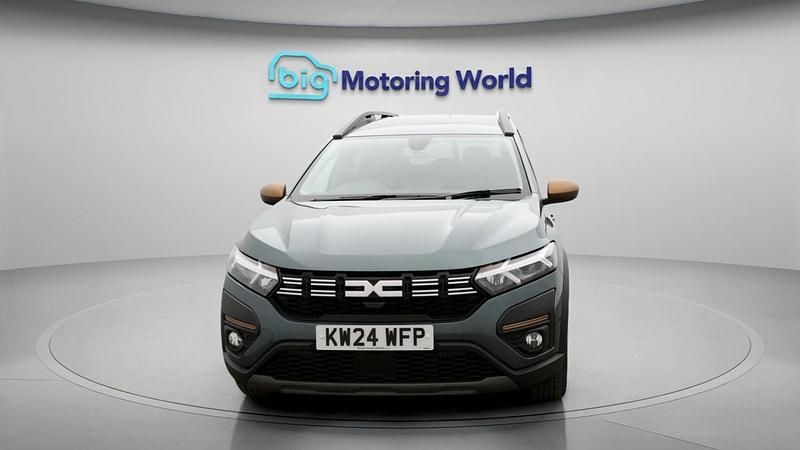 Used Dacia Jogger Extreme 141 HP (103 kW) 2024 Green MPV