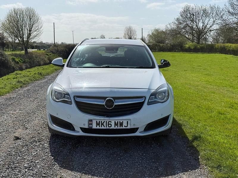 Used Vauxhall Insignia S 136 HP (100 kW) 2016 White Estate