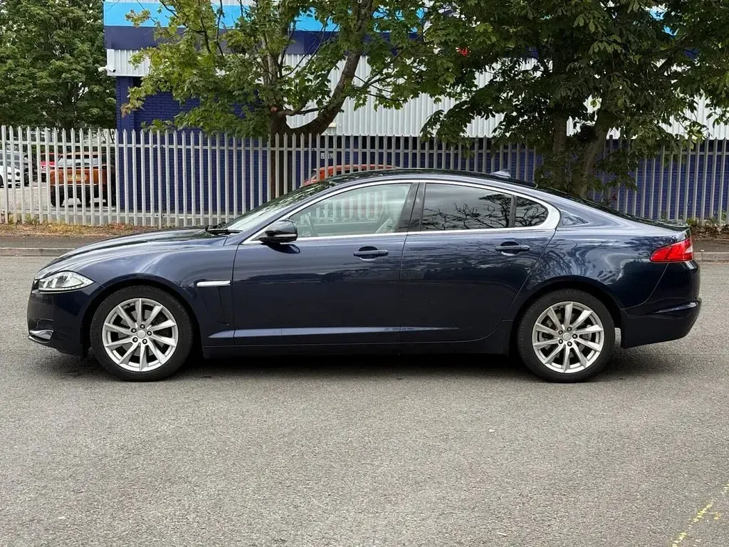 Used Jaguar XF Luxury 200 HP (147 kW) 2014 Blue Sedan