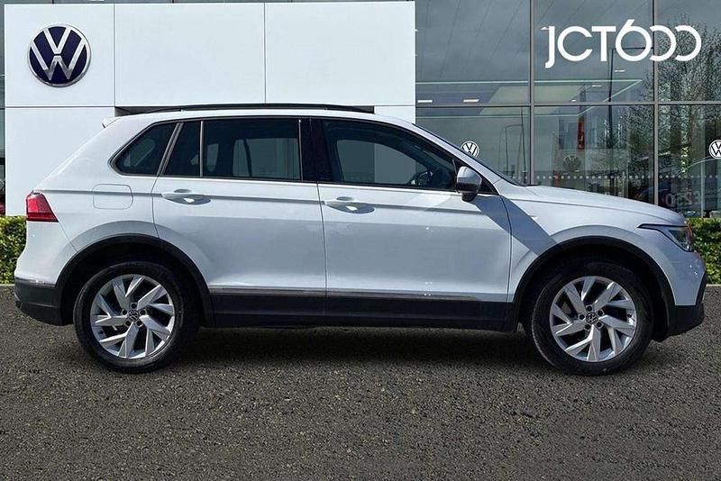 Usado VW Tiguan Life 130 HP (95 kW) 2021 Branco SUV