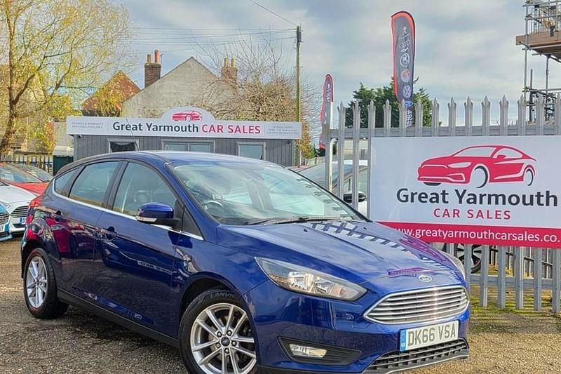 Used Ford Focus Style 99 HP (72 kW) 2016 White Hatchback