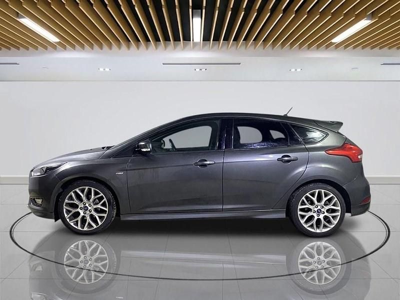 Used Ford Focus ST-Line 120 HP (88 kW) 2017 Grey Hatchback