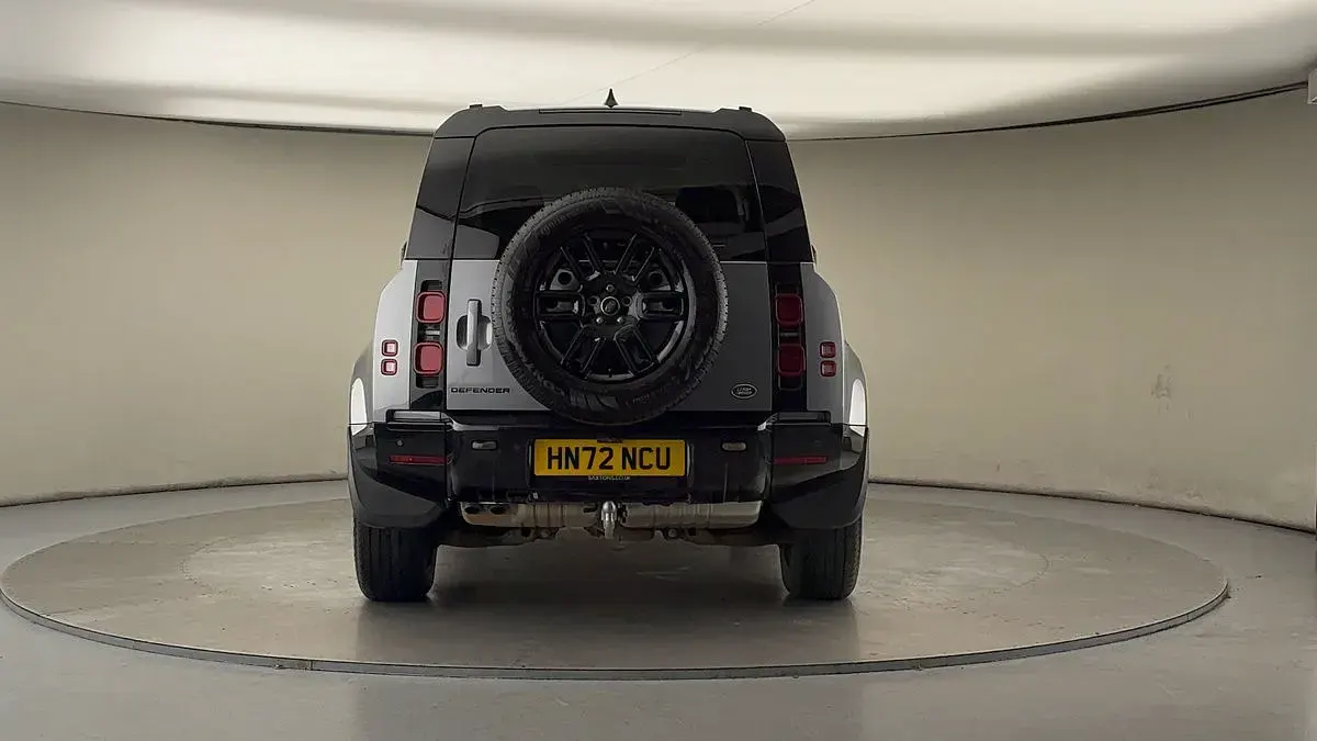 Used Land Rover Defender SE Dynamic 250 HP (183 kW) 2022 Eiger grey SUV