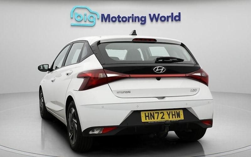 White Used 2022 Hyundai i20 SE Hatchback | £12,900 (Fair price) - Image 1/4