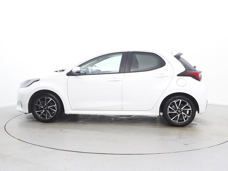 Used Toyota Yaris Hybrid Design 2022 White Hatchback