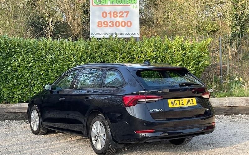 Usado Skoda Octavia SE Technology 110 CV (80 kW) 2023 Negro Familiar