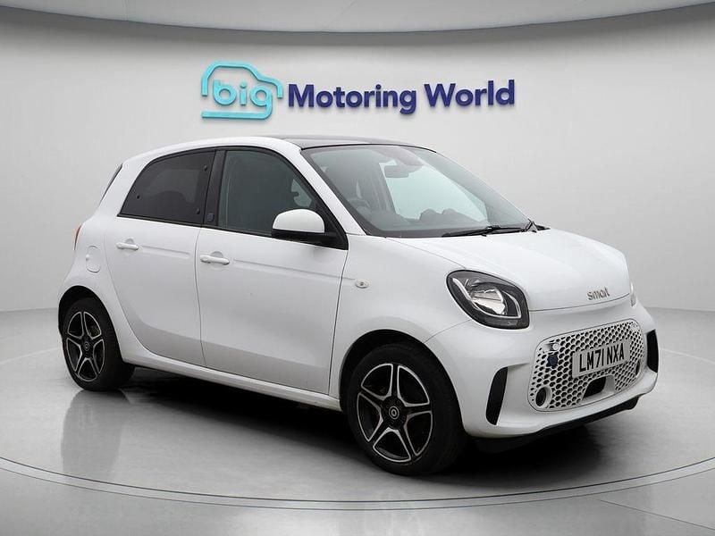 White Used 2021 Smart ForFour Electric Drive Premium Hatchback | £9,000 (Fair price) - Image 1/4