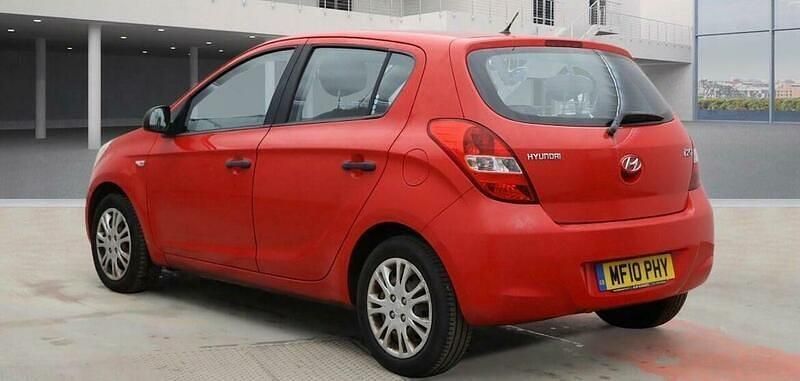 Used Hyundai i20 Classic 77 HP (56 kW) 2010 Red Hatchback