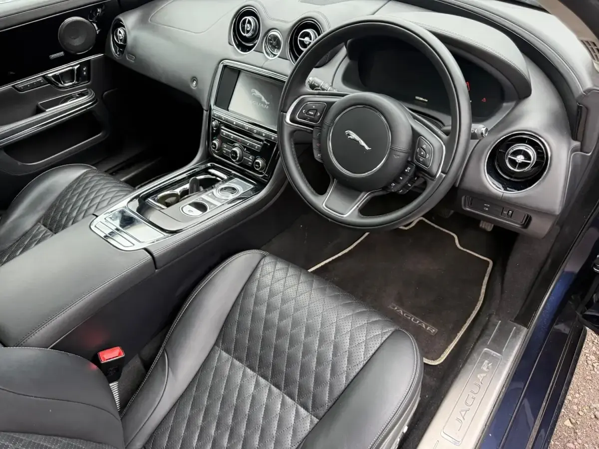 Used Jaguar XJ Portfolio 300 HP (220 kW) 2016 Blue Sedan