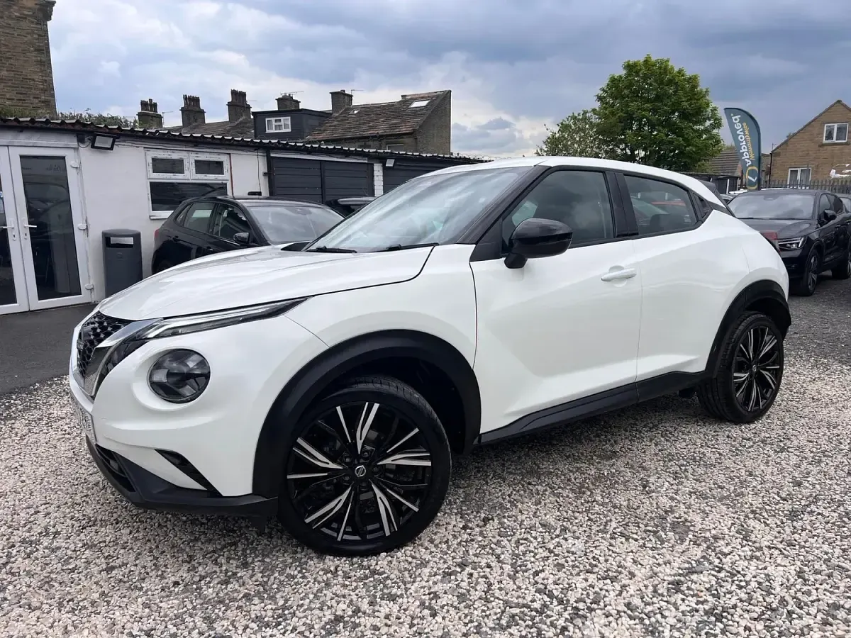 Begagnad Nissan Juke Acenta Premium 114 HK (83 kW) 2025 Vit SUV