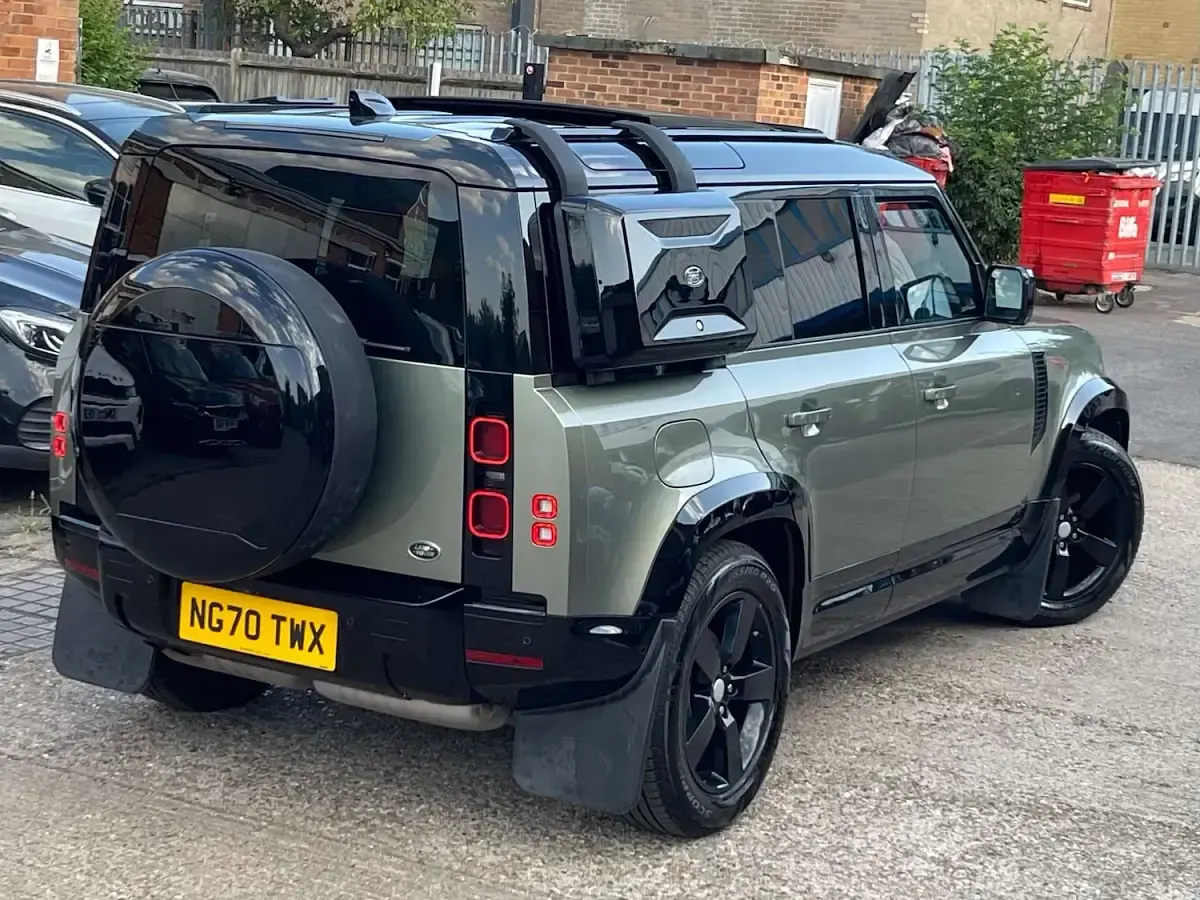 Used Land Rover Defender First Edition 240 HP (176 kW) 2020 Green SUV
