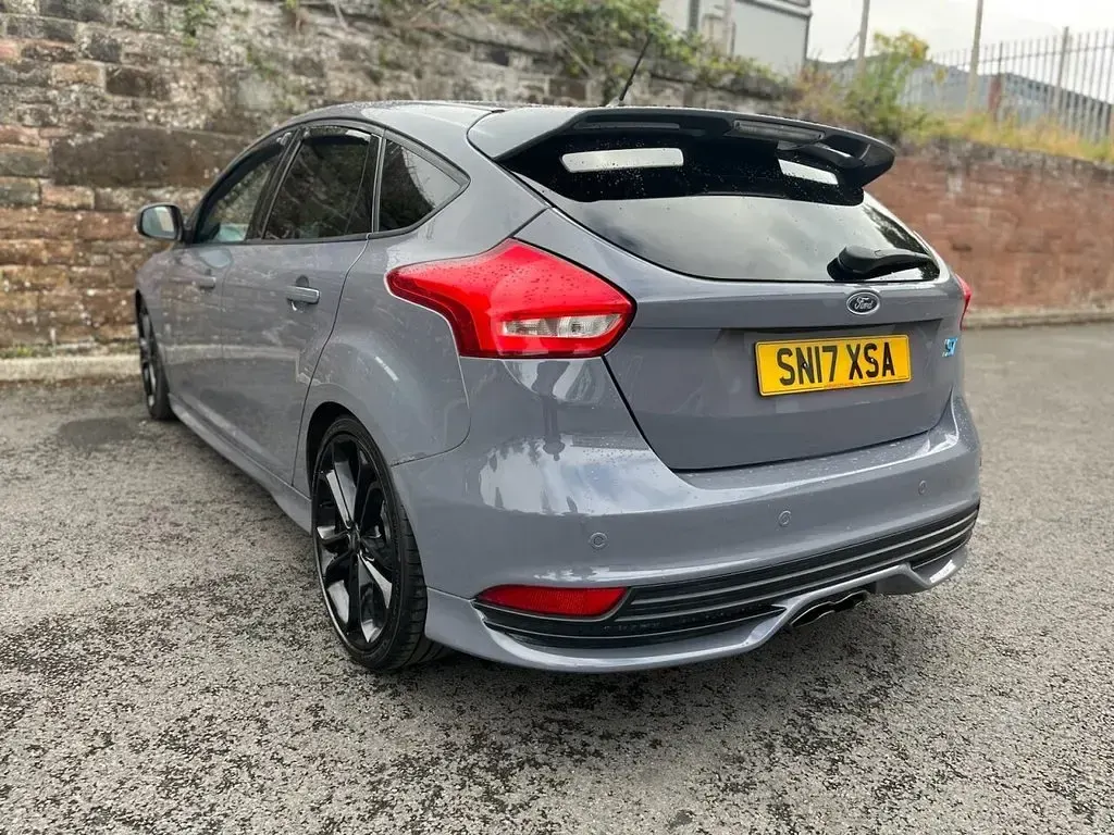 Used Ford Focus ST 185 HP (136 kW) 2017 Grey Hatchback