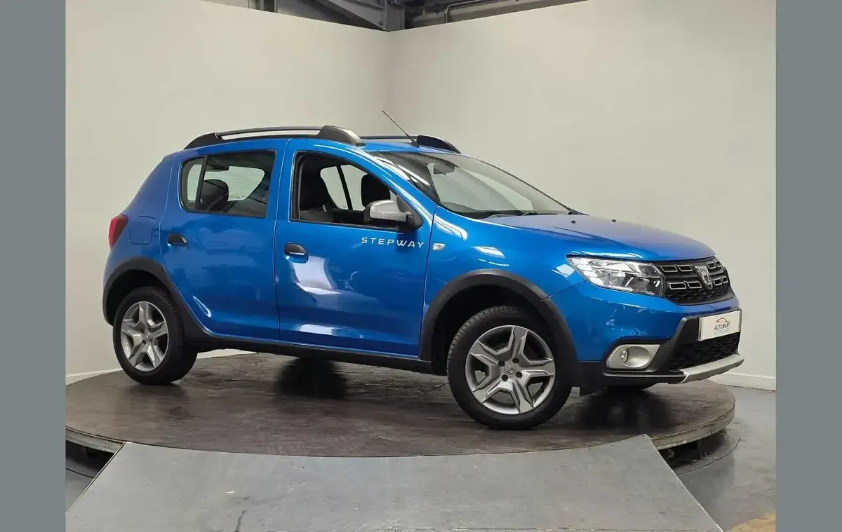 Used Dacia Sandero Essentiel 90 HP (66 kW) 2019 Blue Hatchback
