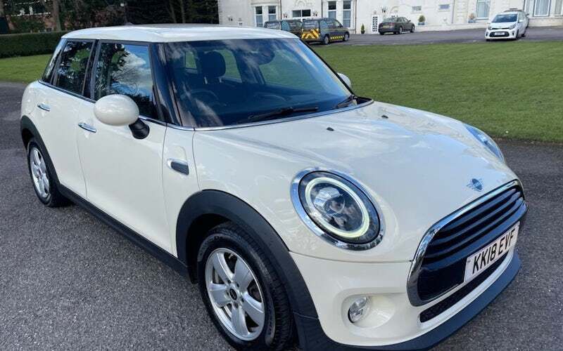 White Used 2018 Mini Cooper Hatch Hatchback | £11,495 (Fair price) - Image 1/4